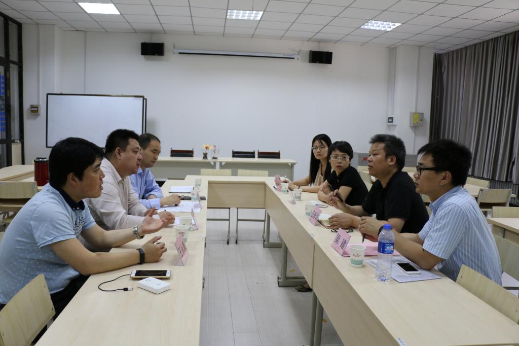 施耐德电气(中国)有限公司代表与华体会在线-华体会(中国)领导进行座谈