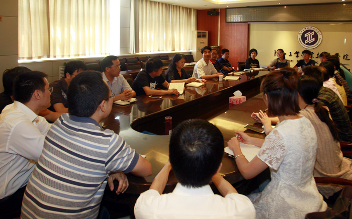 党委书记崔岩参加华体会在线-华体会(中国)教师代表座谈会