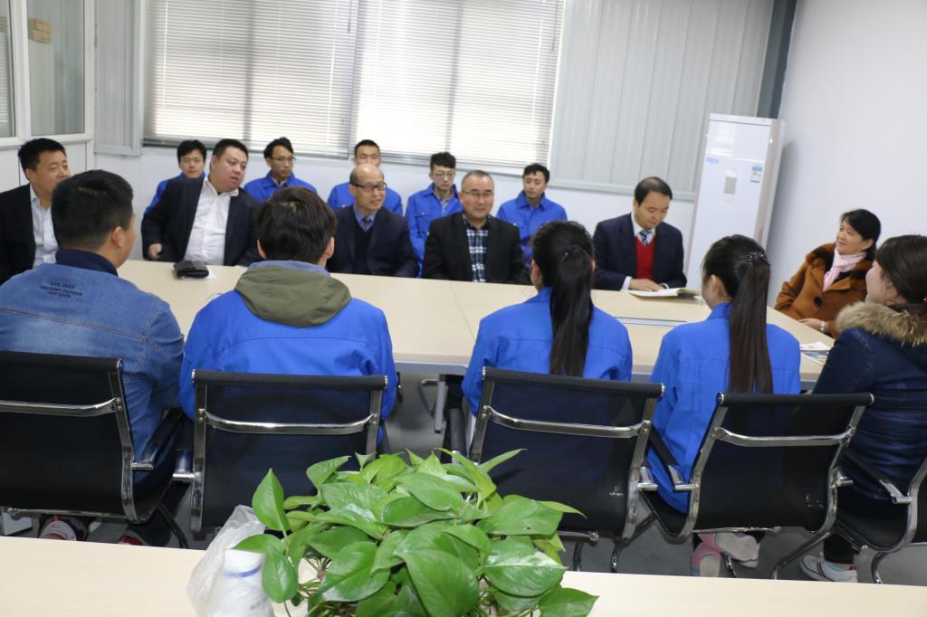 与入职的华体会在线-华体会(中国)同学们进行了亲切交流