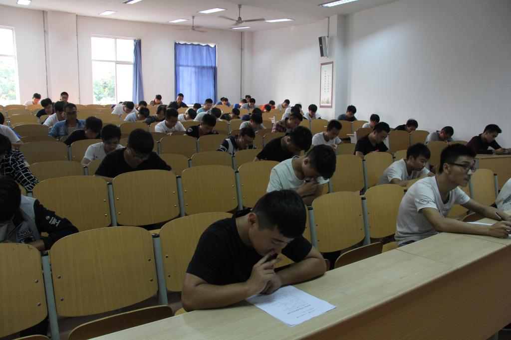 华体会在线-华体会(中国)2018届欧姆龙班新学员笔试现场