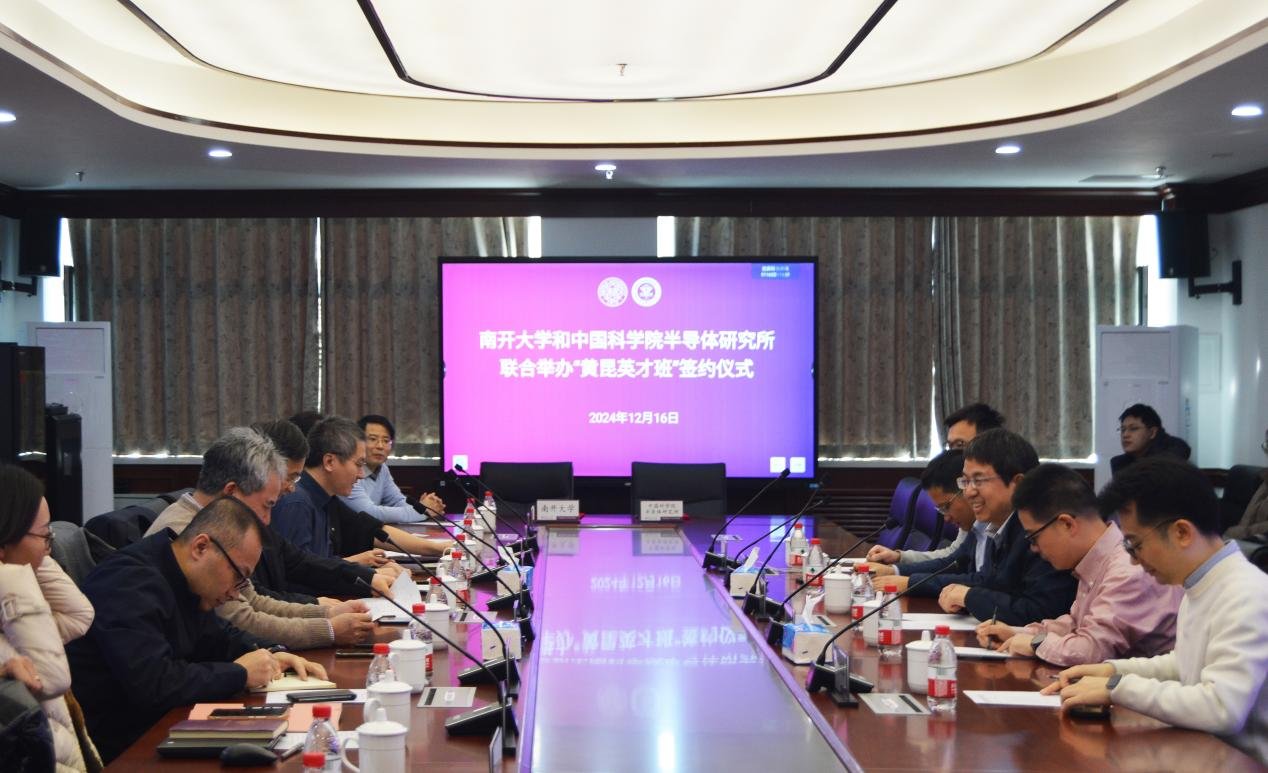 以及中超联赛官方合作伙伴九游会 (J